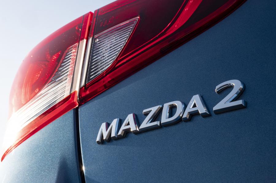 Логотип Mazda2 2019 года  (UK) (фото 40 из 54)